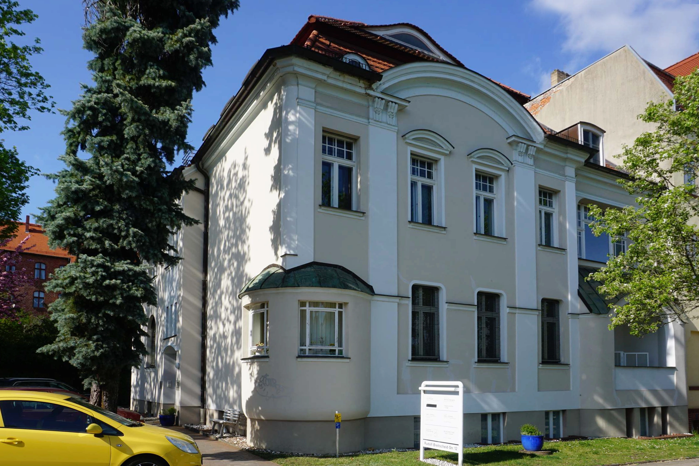 Praxisgebäude in der Rudolf‑Breitscheid‑Straße